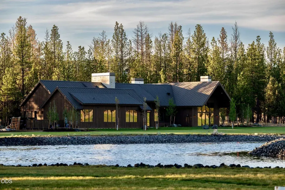 4 Bed 4 Bath Modern Architectural Estate in Bend, OR - 3