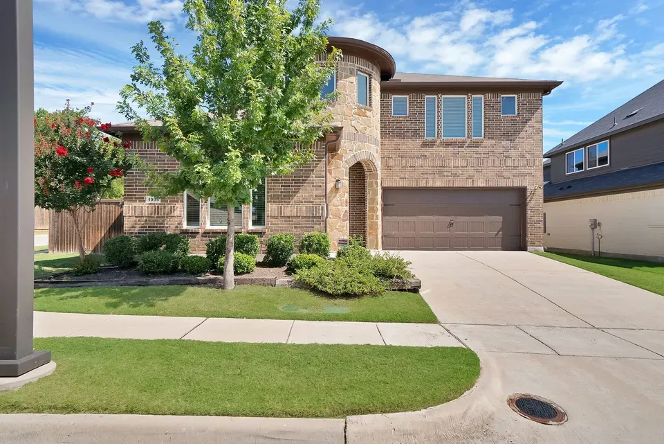 4 Bed 4 Bath Modern Contemporary Residence in Allen, TX