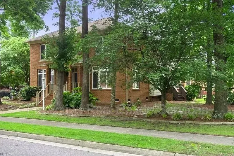 4 Bed 4 Bath Modern Contemporary Residence in Chesapeake, VA - 3