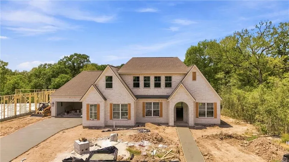 4 Bed 4 Bath Modern Contemporary Residence in College Station, TX