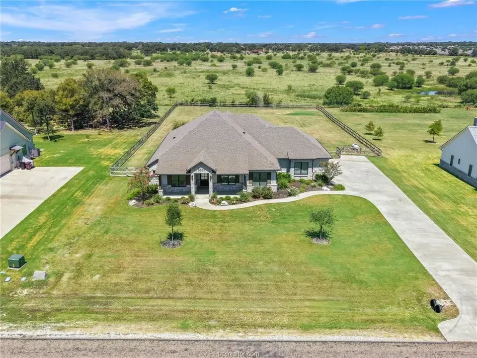 4 Bed 4 Bath Modern Contemporary Residence in College Station, TX