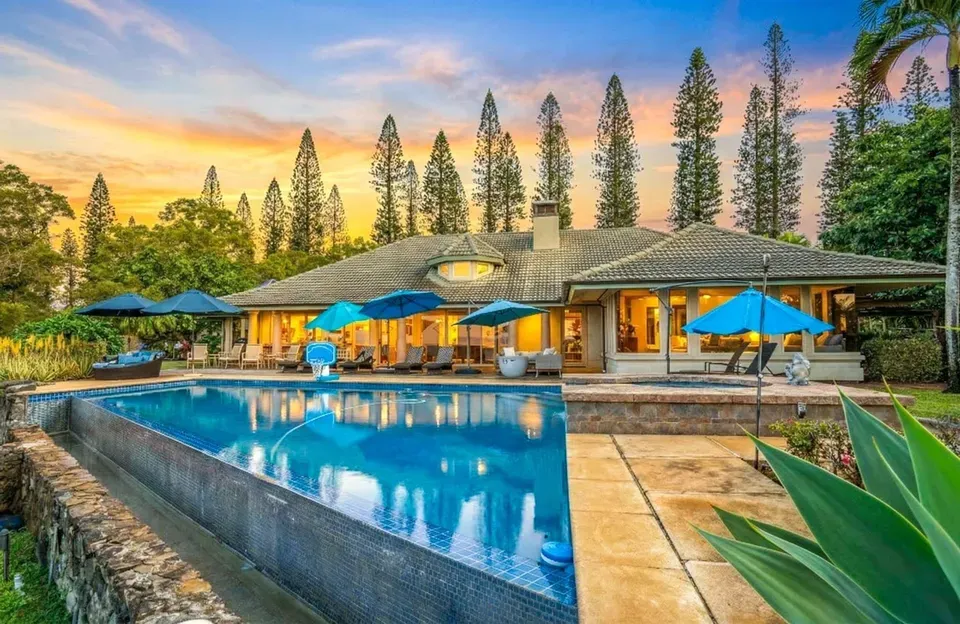 4 Bed 4 Bath Modern Contemporary Residence in Maui, HI