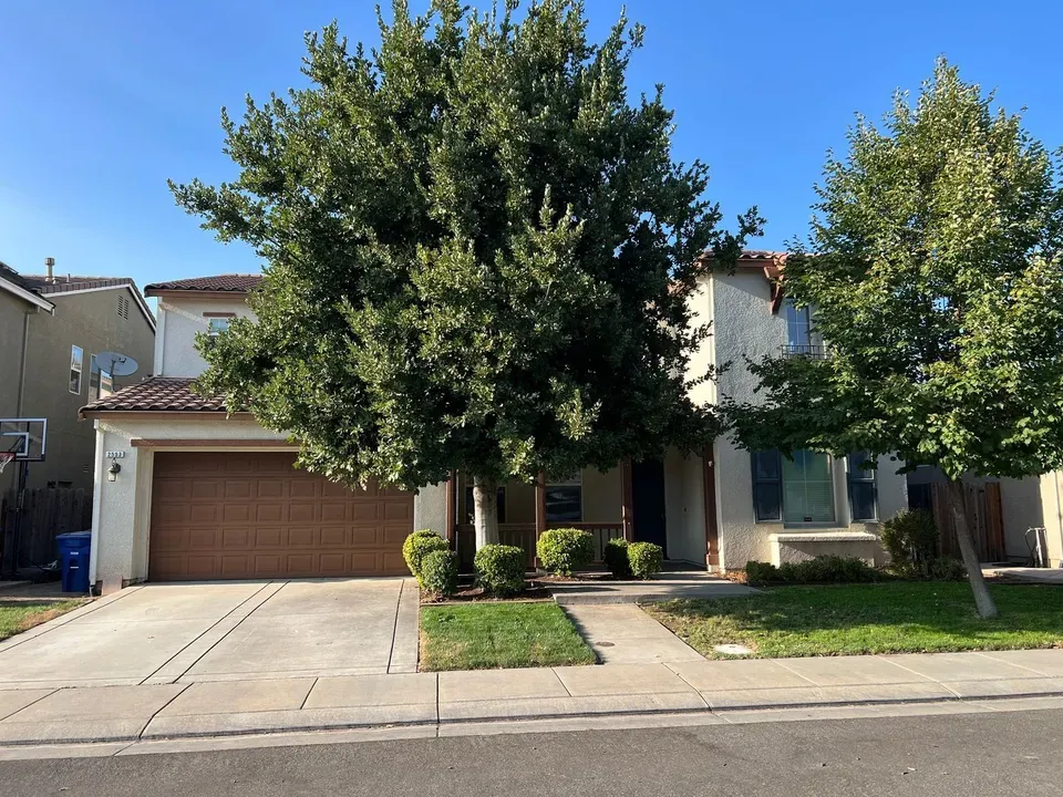 4 Bed 4 Bath Modern Contemporary Residence in Modesto, CA