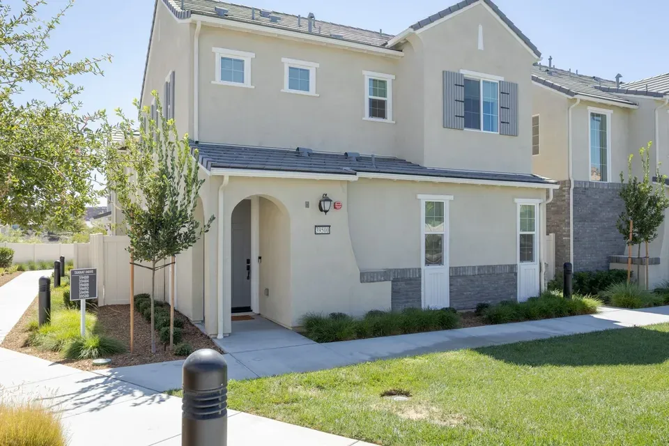 4 Bed 4 Bath Modern Contemporary Residence in Temecula, CA - 2