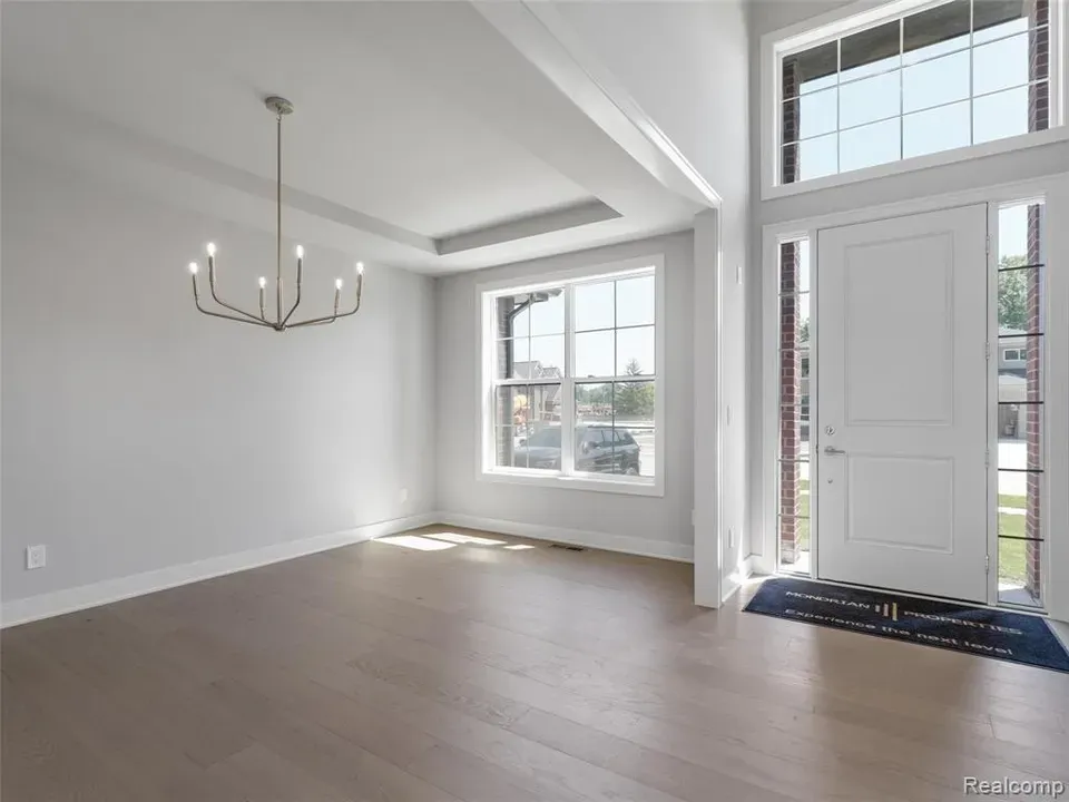 4 Bed 4 Bath Modern Contemporary Residence in Troy, MI - 3