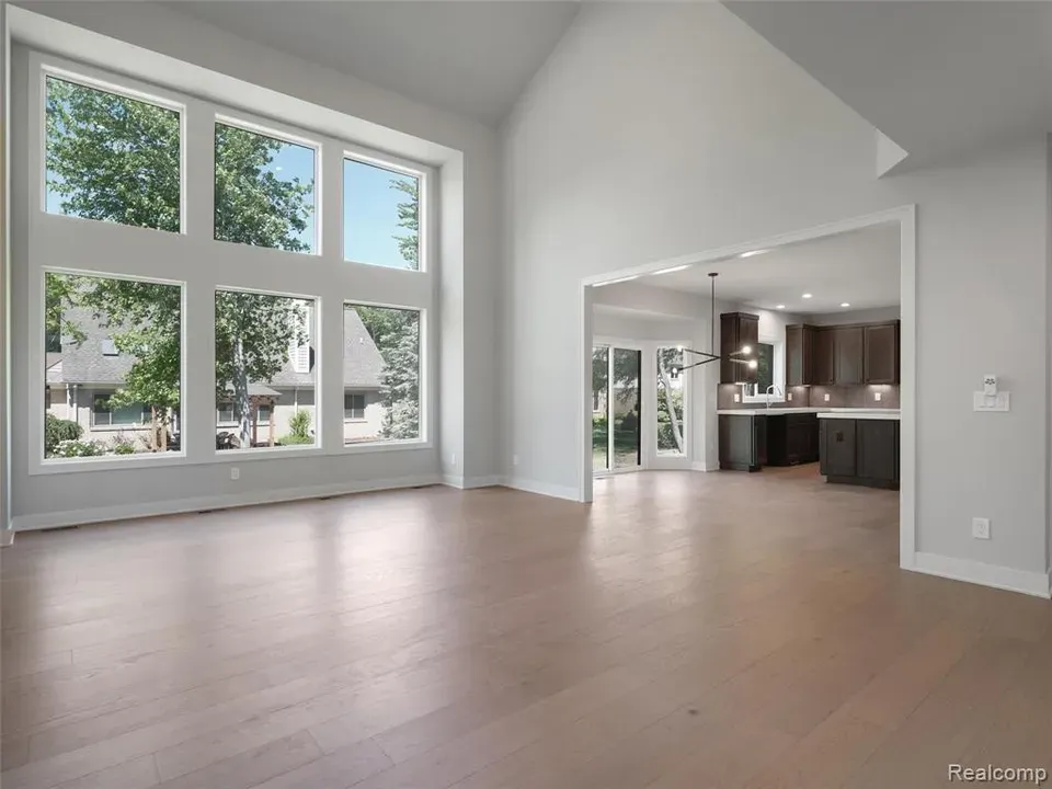 4 Bed 4 Bath Modern Contemporary Residence in Troy, MI - 5