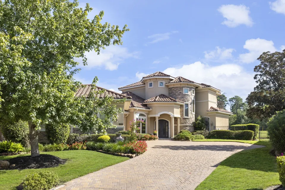 4 Bed 4 Bath Modern Farmhouse in Houston, TX