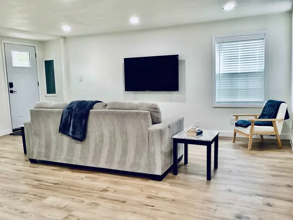 4 Bed 4 Bath Multi-Unit Residential Property in League City, TX - 4