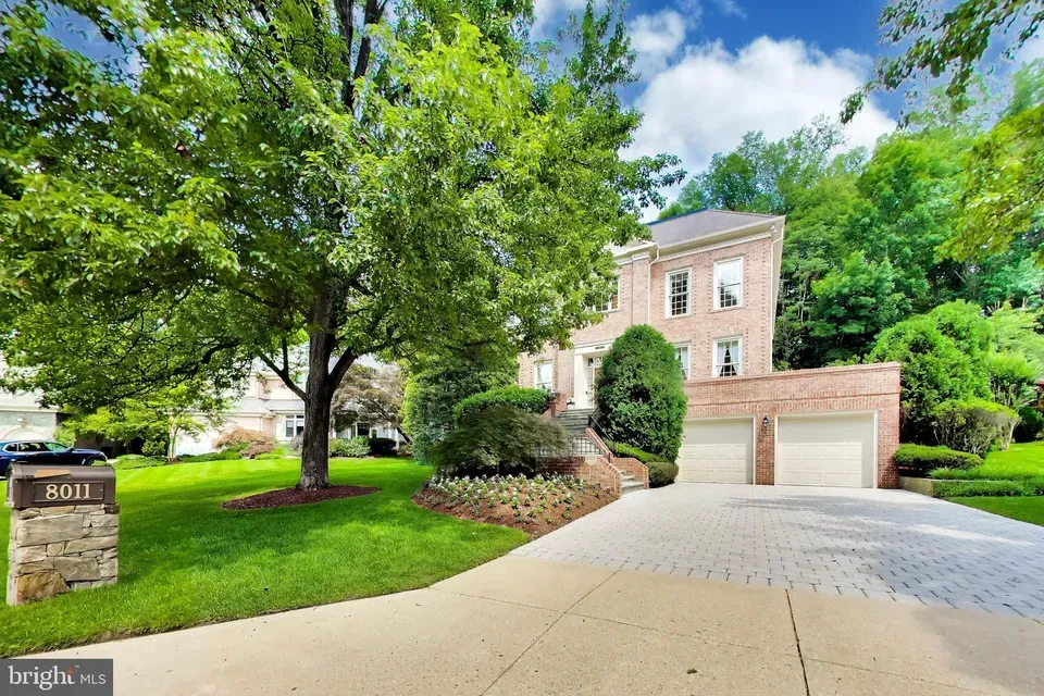 4 Bed 4 Bath Traditional Suburban Family Home in Bethesda, MD