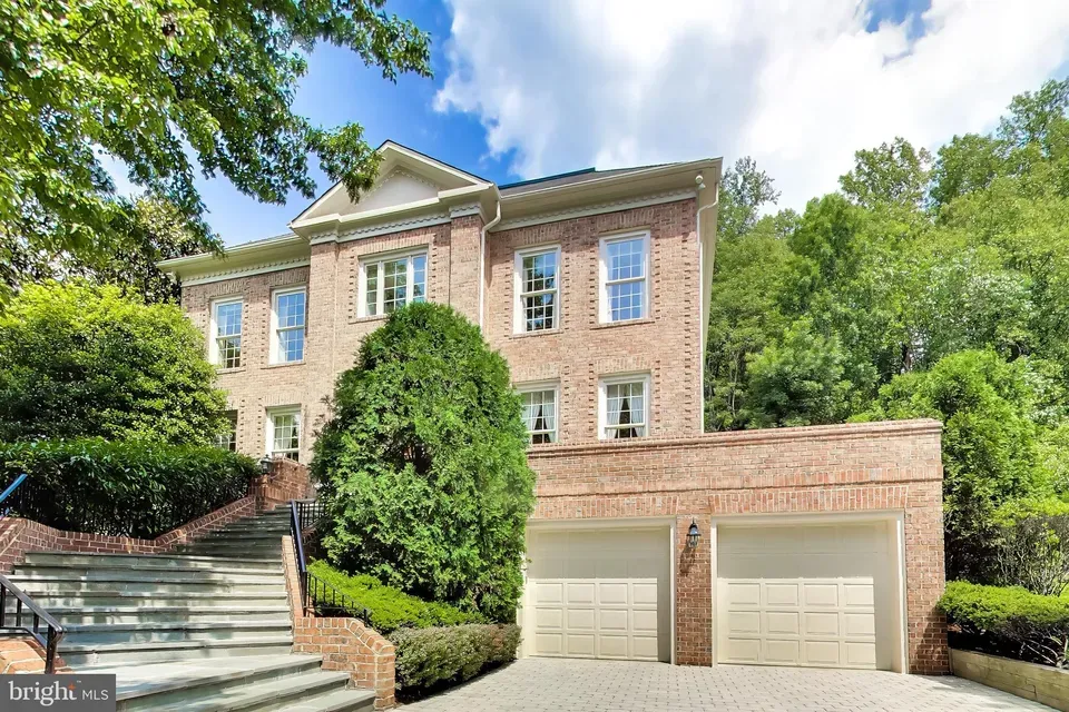 4 Bed 4 Bath Traditional Suburban Family Home in Bethesda, MD - 2