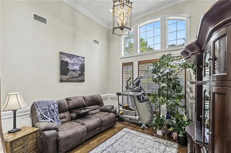 4 Bed 4 Bath Traditional Suburban Family Home in College Station, TX - 4