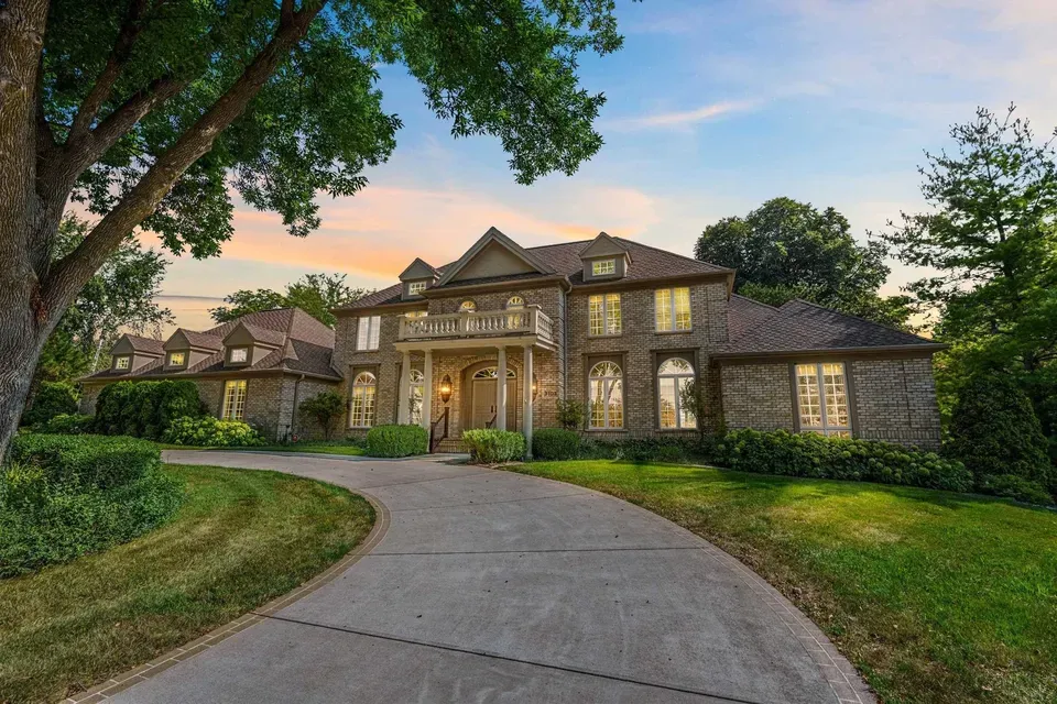 4 Bed 4 Bath Traditional Suburban Family Home in Green Bay, WI - 2