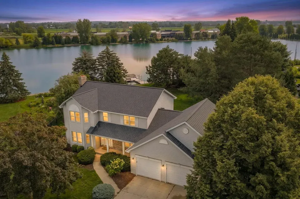 4 Bed 4 Bath Traditional Suburban Family Home in Green Bay, WI