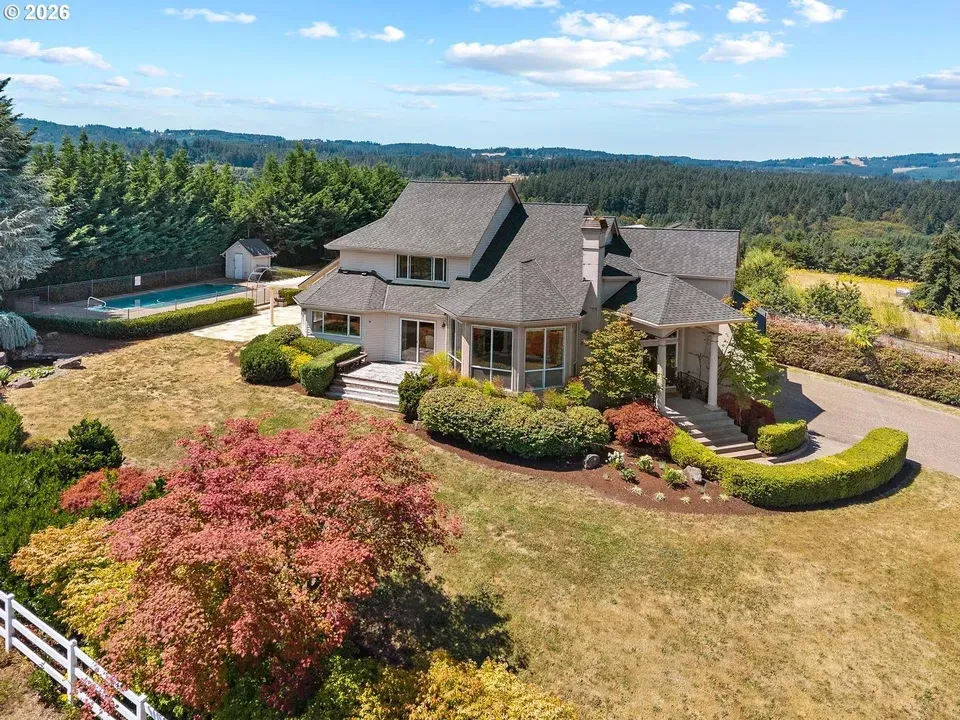 4 Bed 4 Bath Traditional Suburban Family Home in Hillsboro, OR - 1