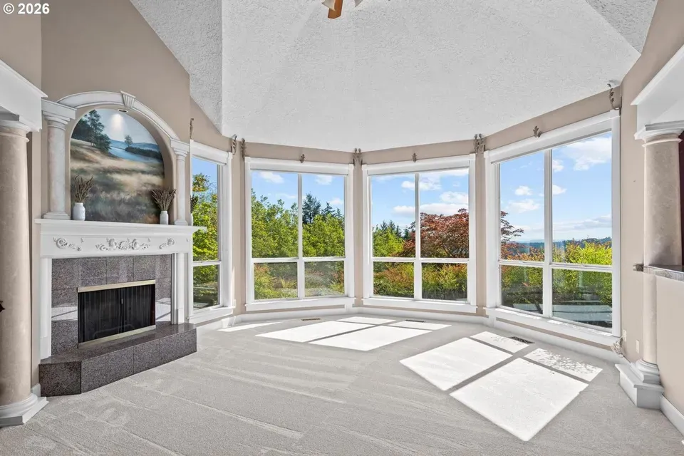 4 Bed 4 Bath Traditional Suburban Family Home in Hillsboro, OR - 3