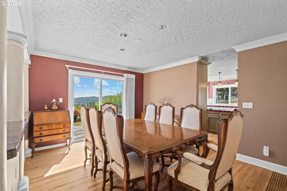 4 Bed 4 Bath Traditional Suburban Family Home in Hillsboro, OR - 5