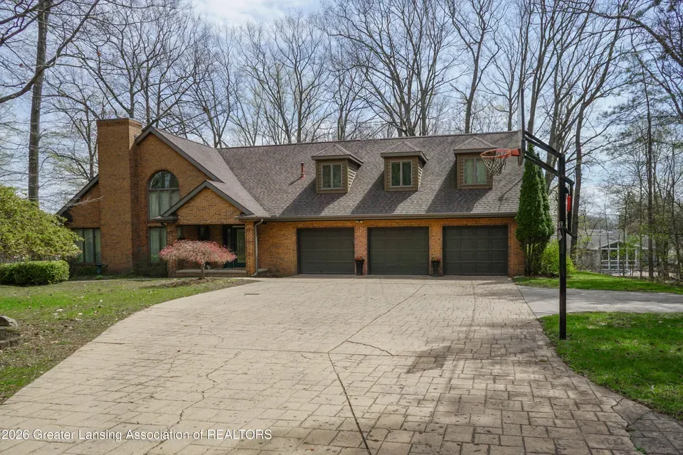 4 Bed 4 Bath Traditional Suburban Family Home in Lansing, MI