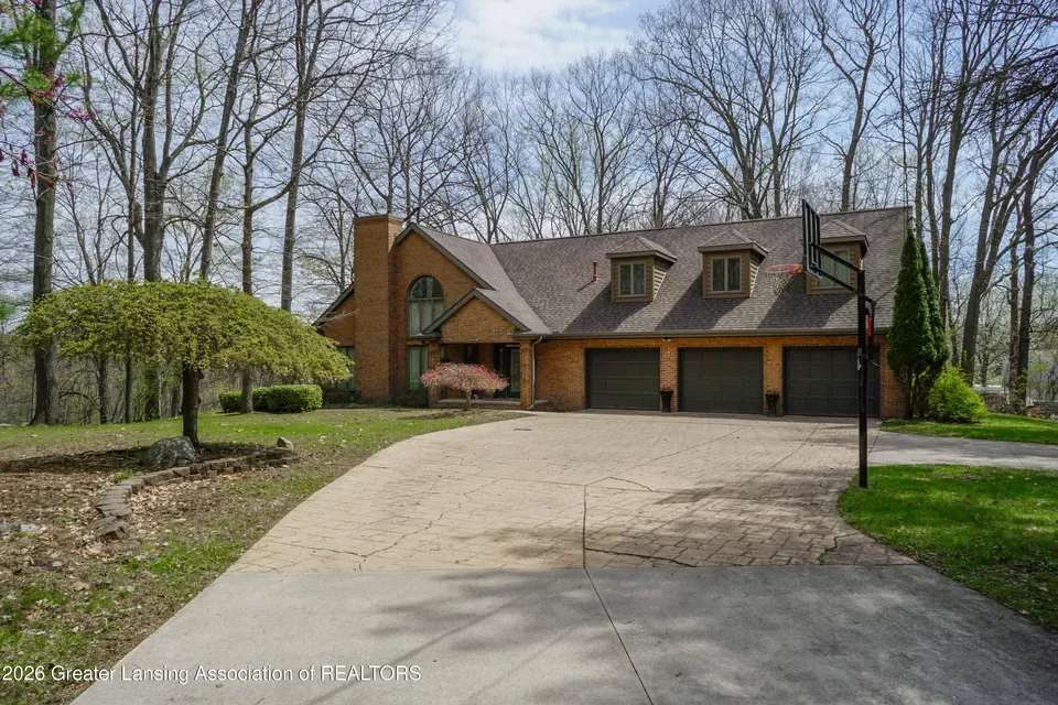 4 Bed 4 Bath Traditional Suburban Family Home in Lansing, MI - 3