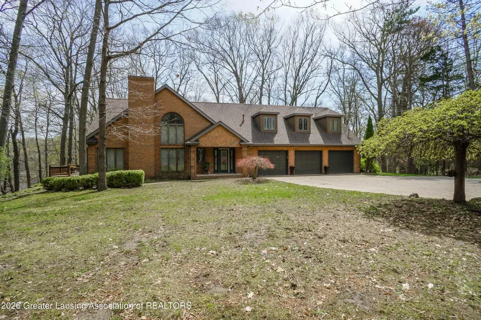 4 Bed 4 Bath Traditional Suburban Family Home in Lansing, MI - 4