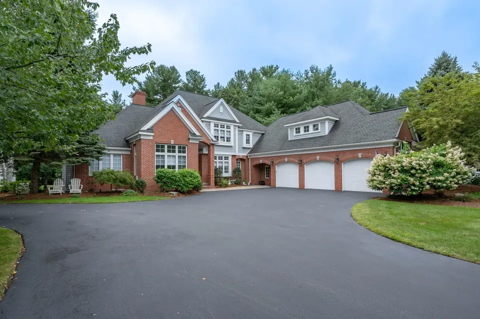4 Bed 4 Bath Traditional Suburban Family Home in Nashua, NH - 1