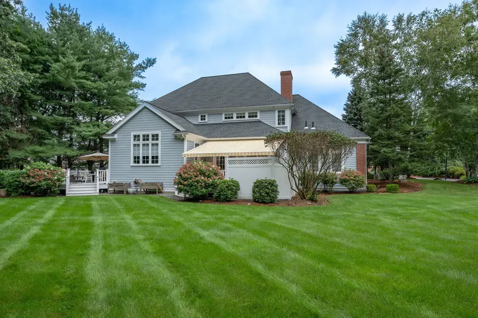 4 Bed 4 Bath Traditional Suburban Family Home in Nashua, NH - 2