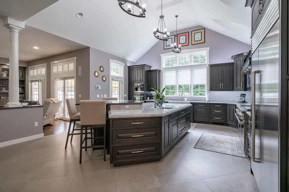4 Bed 4 Bath Traditional Suburban Family Home in Nashua, NH - 3