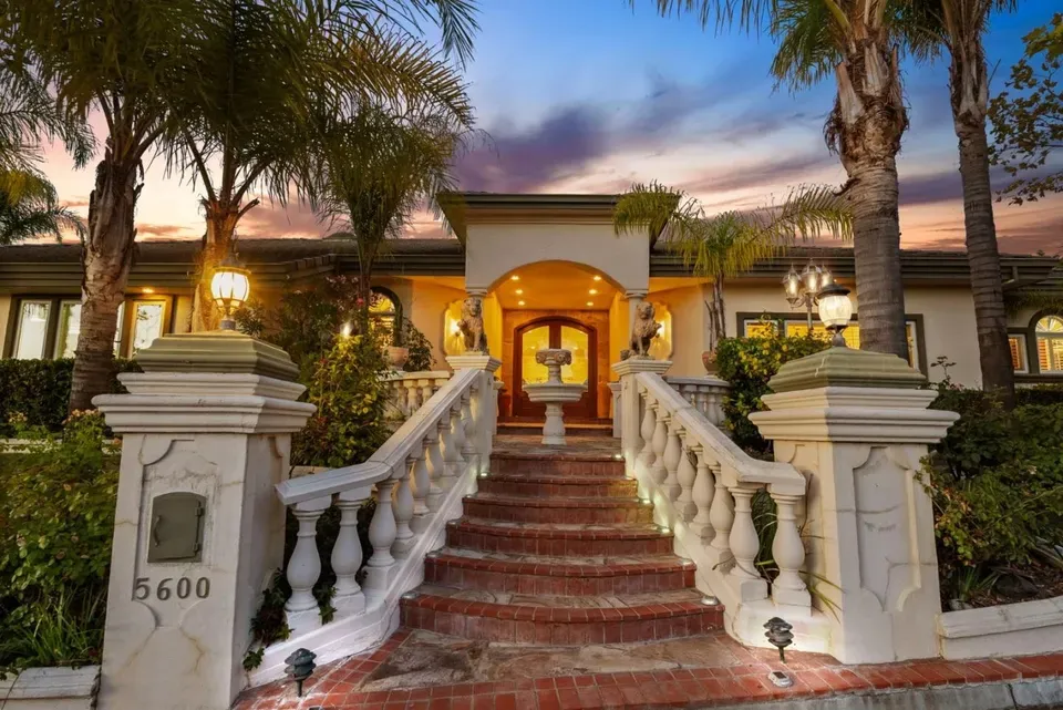 4 Bed 4 Bath Traditional Suburban Family Home in San Jose, CA - 2