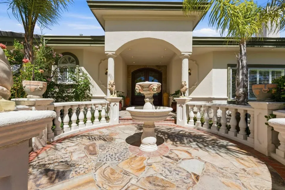 4 Bed 4 Bath Traditional Suburban Family Home in San Jose, CA - 4