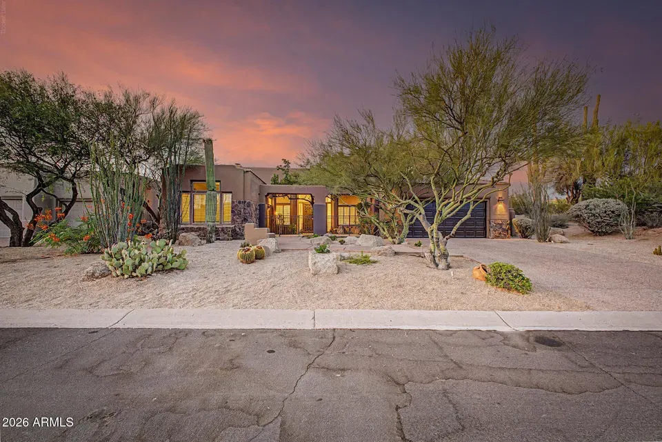 4 Bed 4 Bath Traditional Suburban Family Home in Scottsdale, AZ - 2