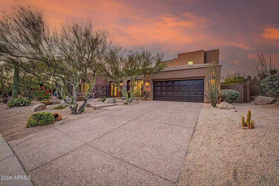 4 Bed 4 Bath Traditional Suburban Family Home in Scottsdale, AZ - 3