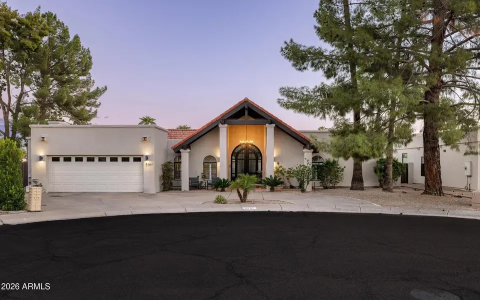 4 Bed 4 Bath Traditional Suburban Family Home in Scottsdale, AZ - 1