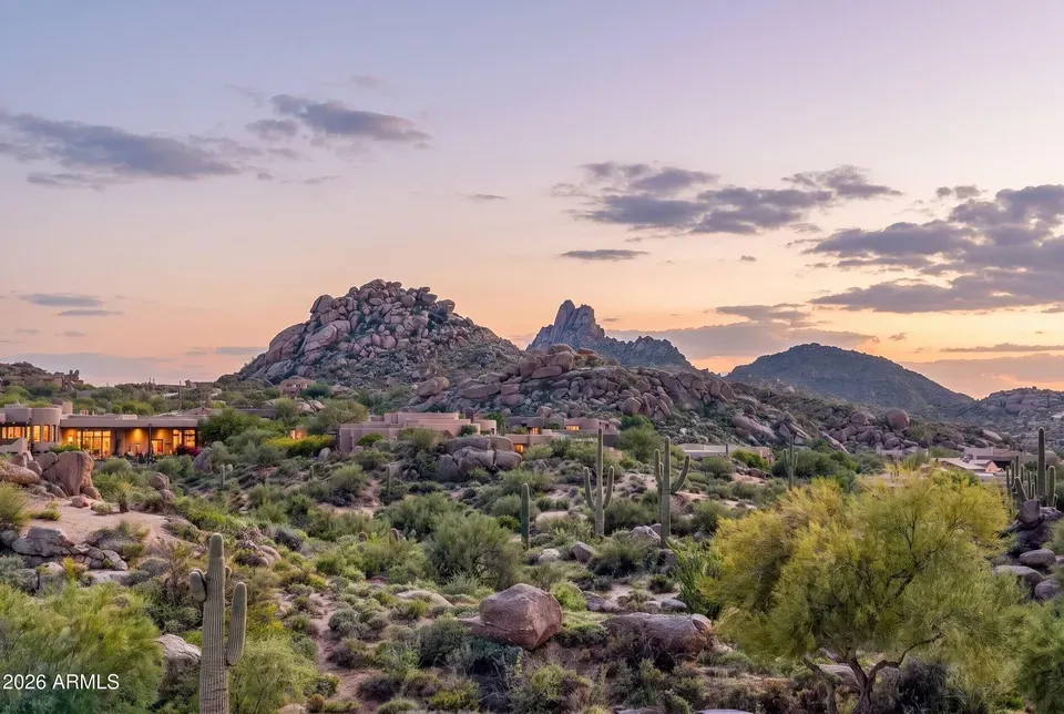 4 Bed 4 Bath Traditional Suburban Family Home in Scottsdale, AZ - 1