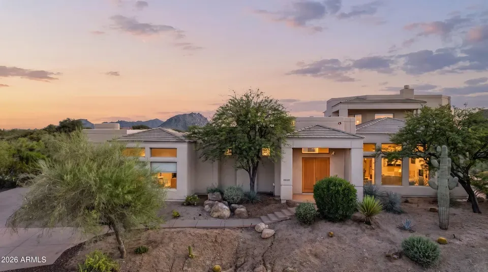 4 Bed 4 Bath Traditional Suburban Family Home in Scottsdale, AZ - 2