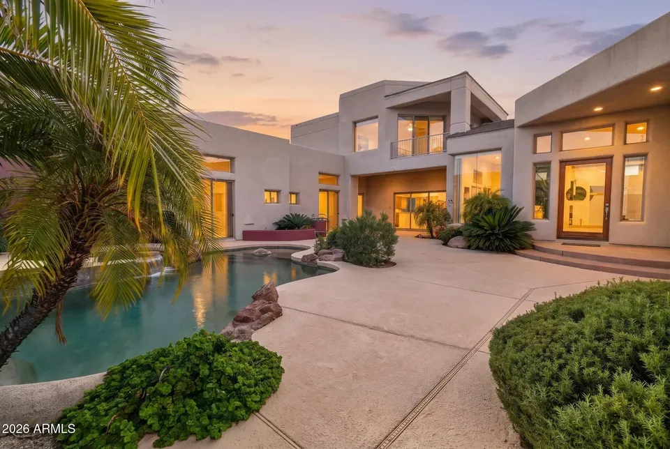 4 Bed 4 Bath Traditional Suburban Family Home in Scottsdale, AZ - 3