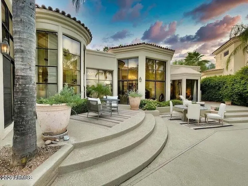 4 Bed 4 Bath Traditional Suburban Family Home in Scottsdale, AZ - 3