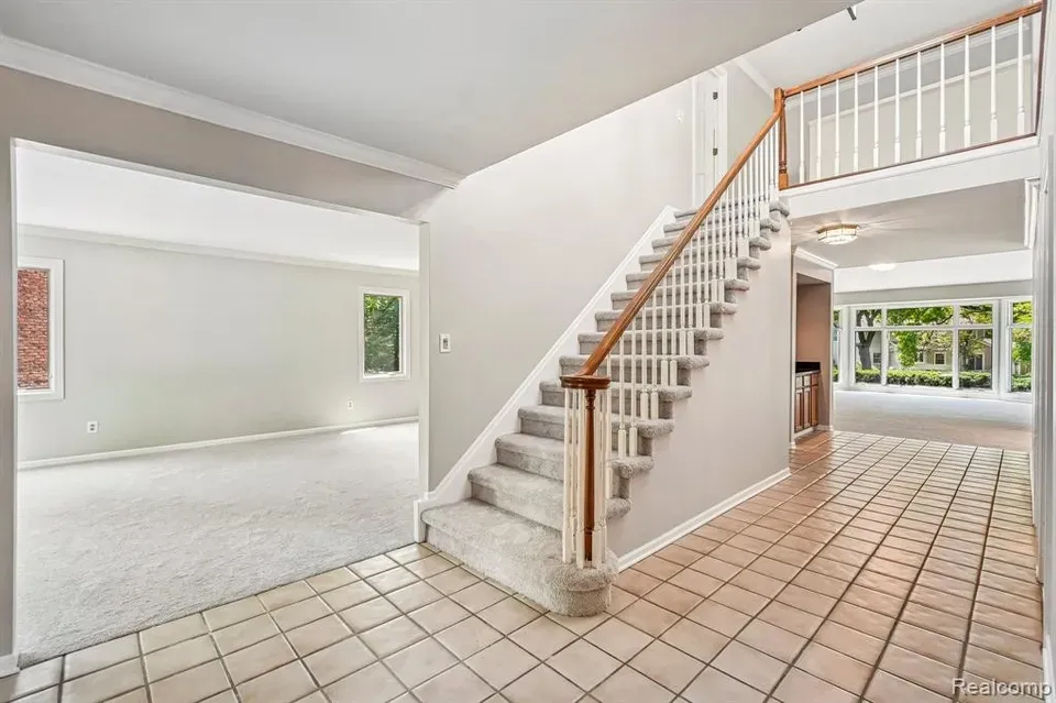 4 Bed 4 Bath Traditional Suburban Family Home in Troy, MI - 4