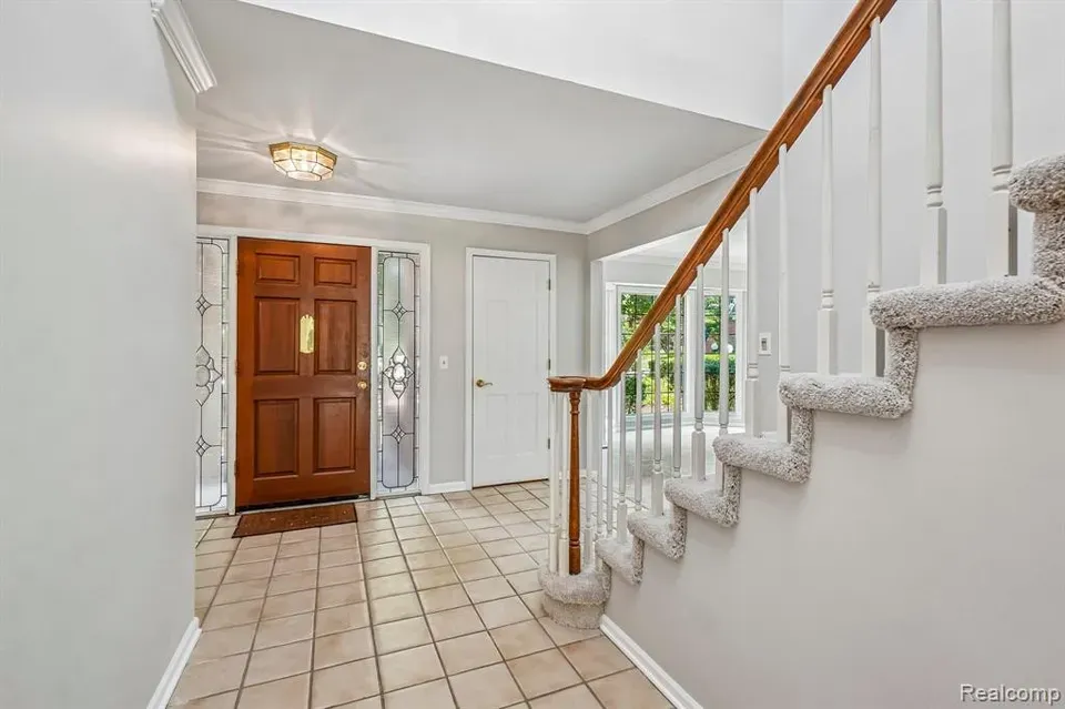 4 Bed 4 Bath Traditional Suburban Family Home in Troy, MI - 5