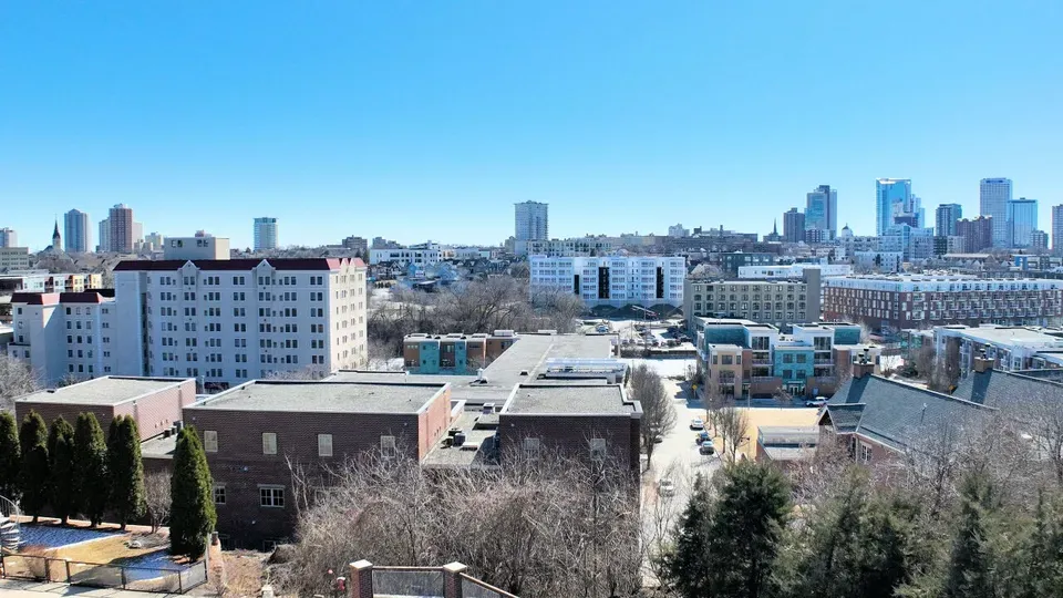 4 Bed 4 Bath Urban Residential Condo in Milwaukee, WI - 1