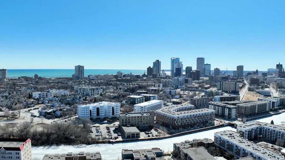4 Bed 4 Bath Urban Residential Condo in Milwaukee, WI - 2