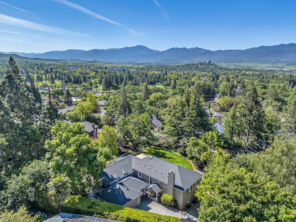 4 Bed 5 Bath Classic Historic Era Home in Medford, OR - 1