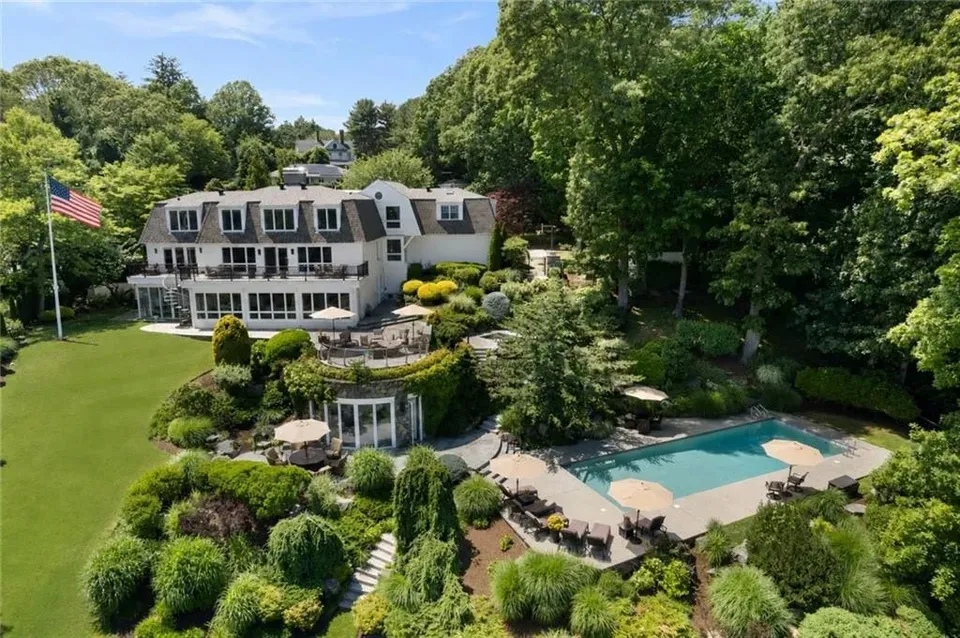 4 Bed 5 Bath Established Mid-Century Residence in Warwick, RI - 2