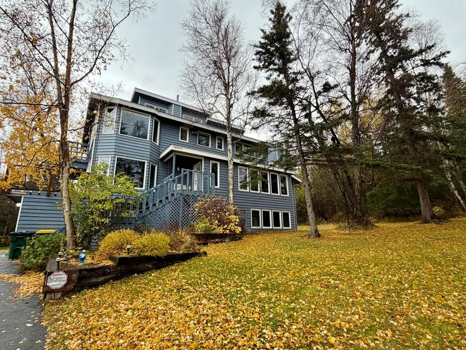 4 Bed 5 Bath Modern Contemporary Residence in Anchorage, AK