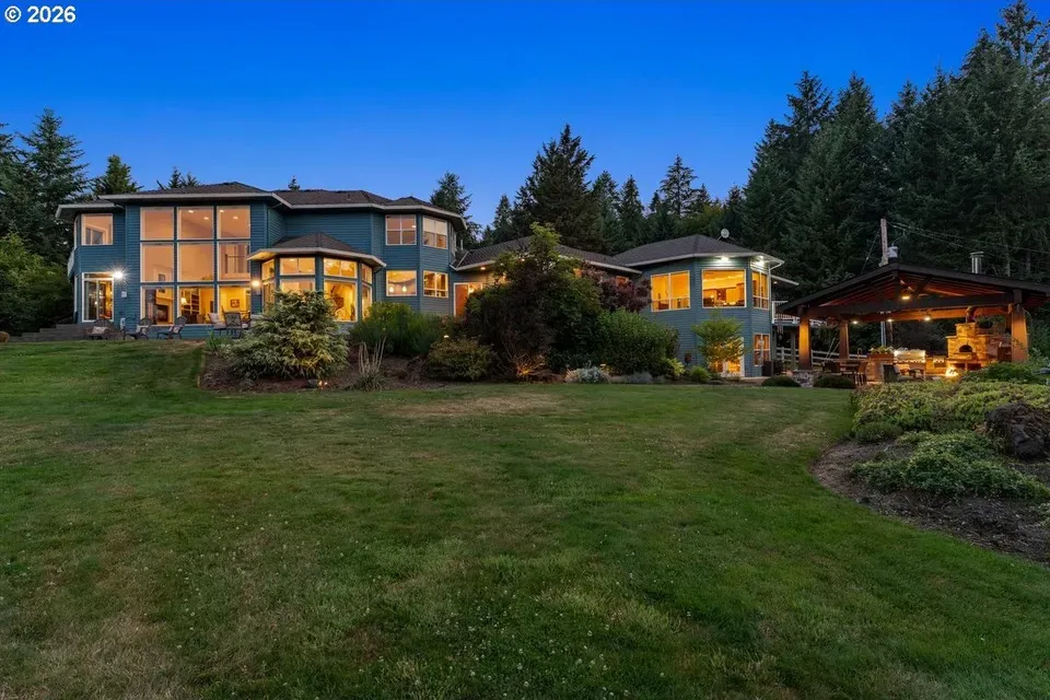 4 Bed 5 Bath Traditional Suburban Family Home in Hillsboro, OR - 1