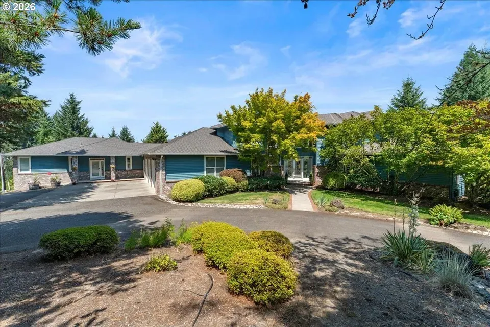 4 Bed 5 Bath Traditional Suburban Family Home in Hillsboro, OR - 3