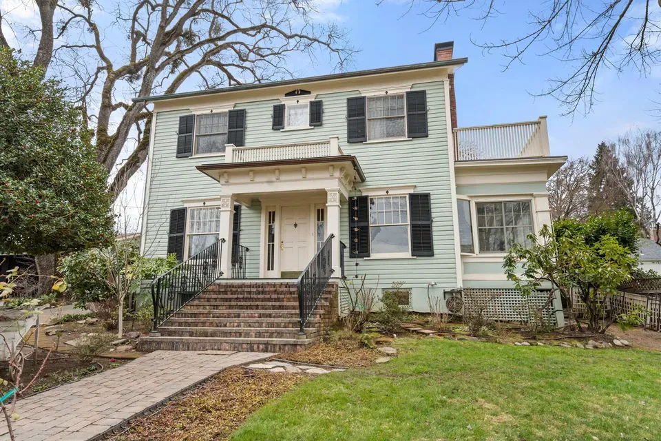 5 Bed 1 Bath Classic Historic Era Home in Medford, OR - 4