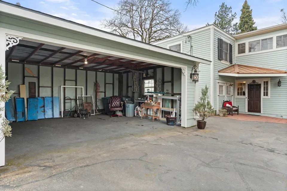 5 Bed 1 Bath Classic Historic Era Home in Medford, OR - 5