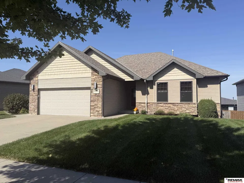 5 Bed 1 Bath Established Contemporary Home in Lincoln, NE