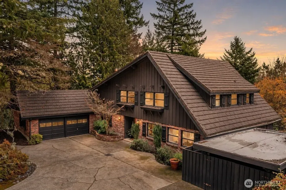 5 Bed 1 Bath Established Mid-Century Residence in Bellevue, WA - 2