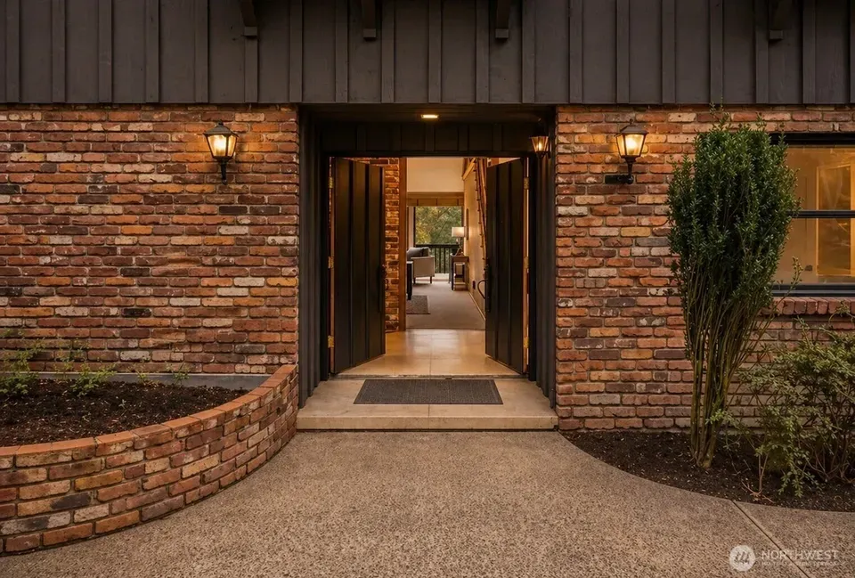 5 Bed 1 Bath Established Mid-Century Residence in Bellevue, WA - 3
