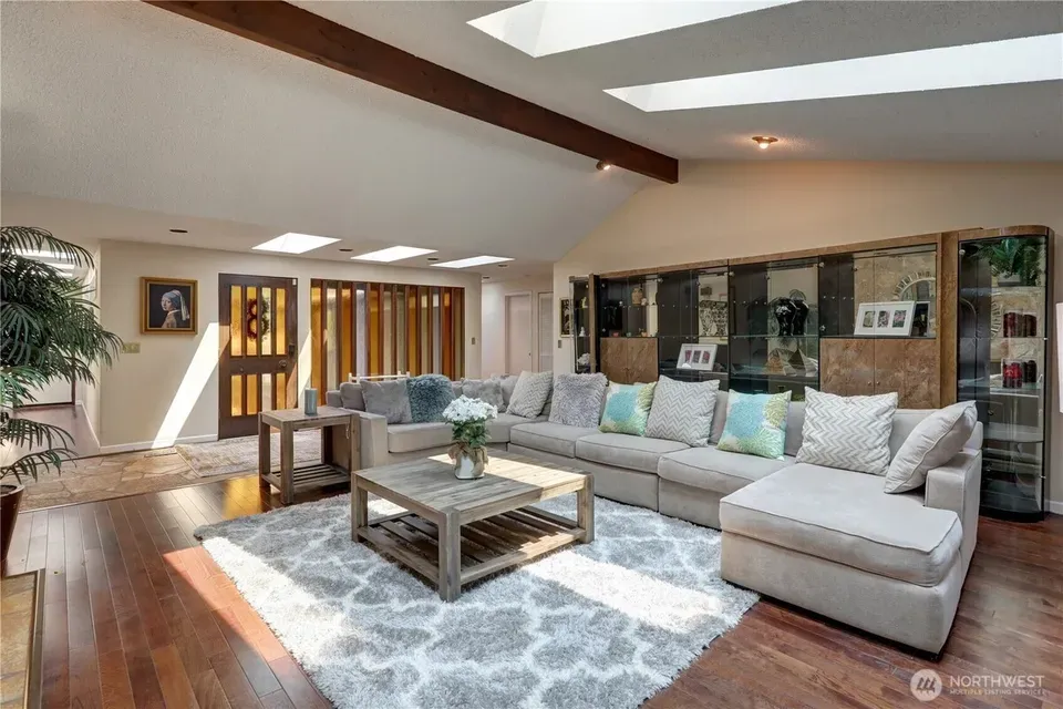 5 Bed 1 Bath Established Mid-Century Residence in Bellevue, WA - 4